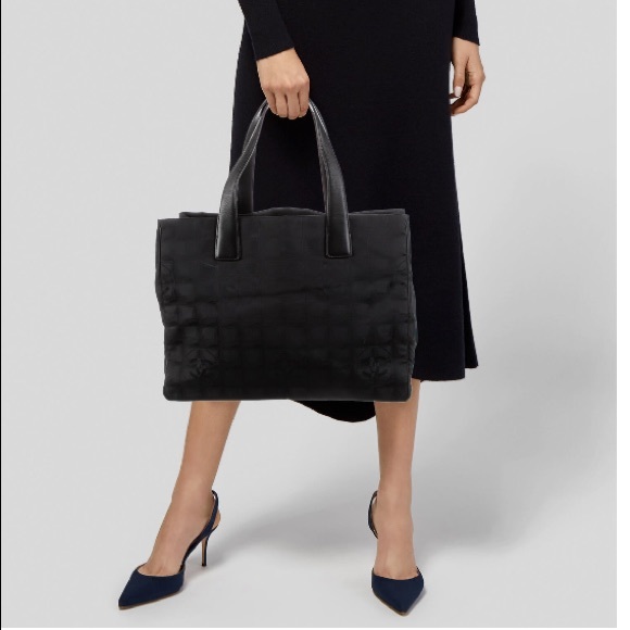 💚💚 CHANEL Travel Line Black Tote Shoulder Bag - Picture 15 of 16